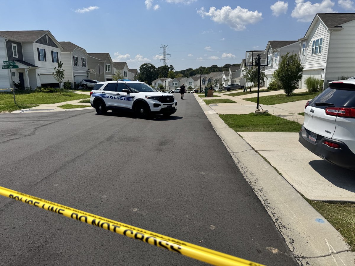 Suspect critically injured; 4 officers hospitalized as a precaution after exchange of gunfire in NE Charlotte