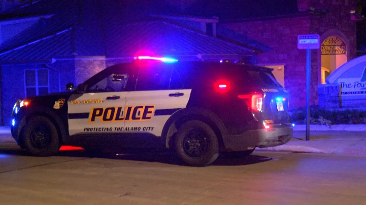 San Antonio East Side robbery ends in shooting; one man hospitalized, no arrests made