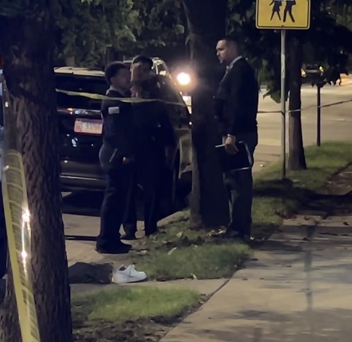 76th & Eberhart MALE SHOT & KILLED Chicago Police are investigating a deadly shooting that left a male dead late last night. The shooting occurred around 10:38pm, officers responded to calls of a person shot. When they arrived, they found a 54-yr-old male on the sidewalk
