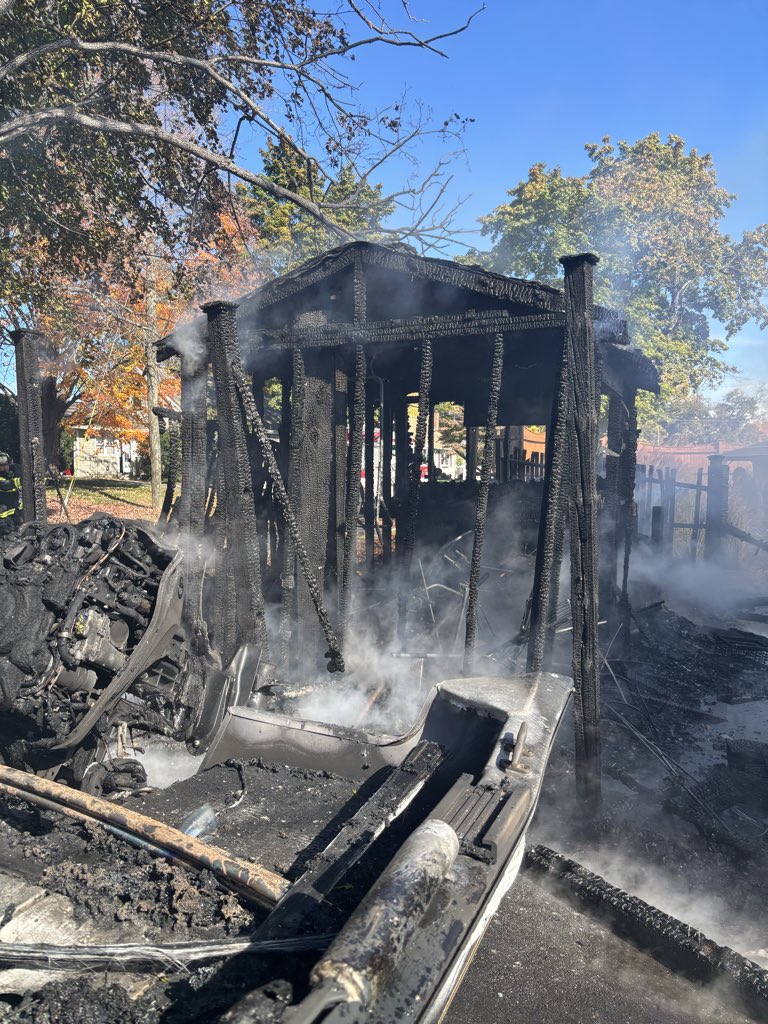 119 Meadowlark rd. Working fire. Fire has been extinguished there are no reported injuries Springfield Arson And Bomb Squad is investigating